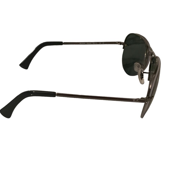 Like new rayban aviators polarized comes with black case - Picture 4 of 4